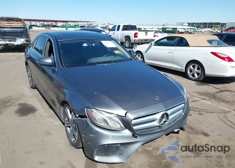 2018 Mercedes-Benz E 300 z USA, uszkodzony, nr VIN WDDZF4JB4JA460499